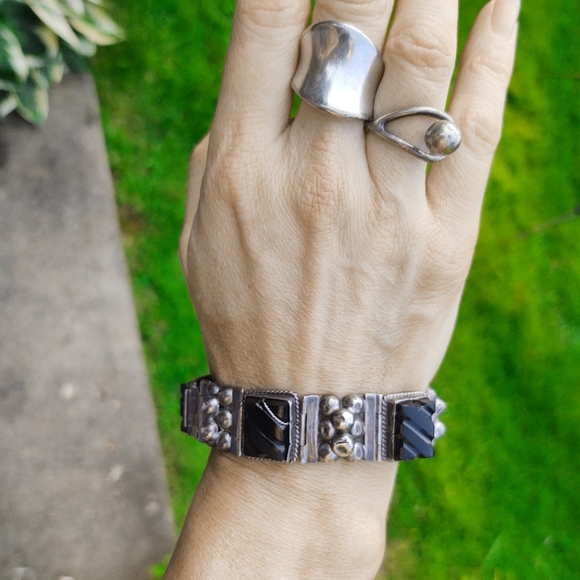 Vintage Taxco Sterling Silver and Carved Onyx Bracelet - Picture 2 of 12